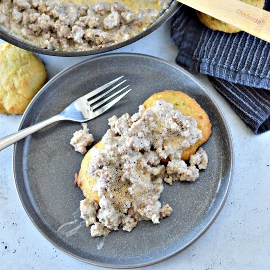 LOW-CARB SAUSAGE GRAVY AND BISCUITS