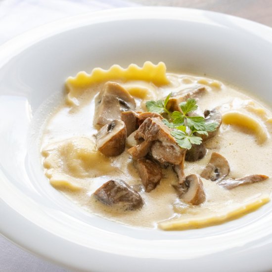 Ravioli with Mushrooms and Cream