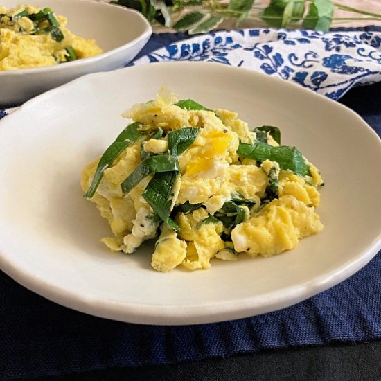 Pan-Fried Garlic Chives and egg