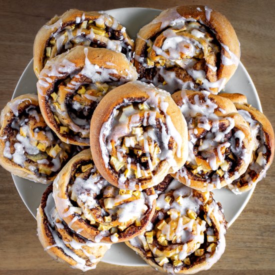 Apple Cinnamon Rolls (vegan)