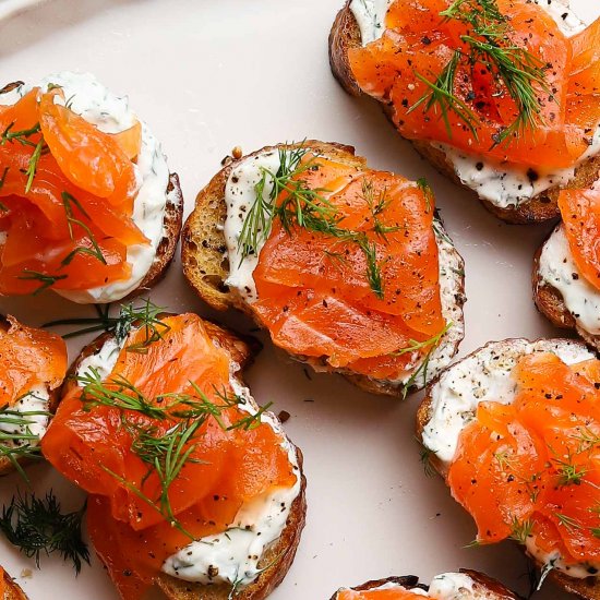 Gravlax and Dill Yogurt Crostini