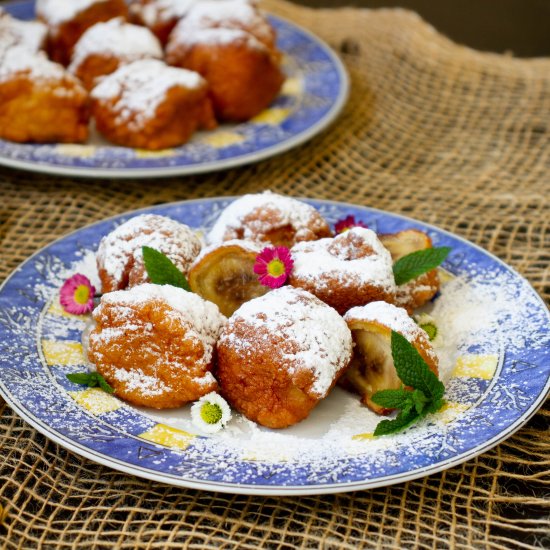 Fried bananas in pancake batter