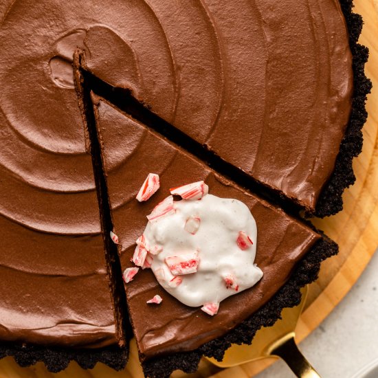 No Bake Chocolate Peppermint Pie