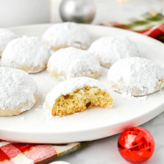 Kourabiedes (Greek Butter Cookies)