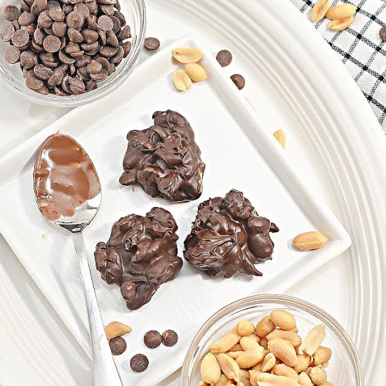 EASY MICROWAVE KETO PEANUT CLUSTERS