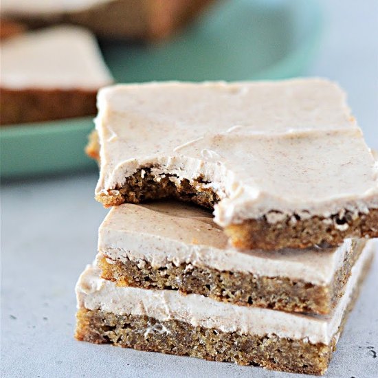 KETO GINGERBREAD COOKIE BARS