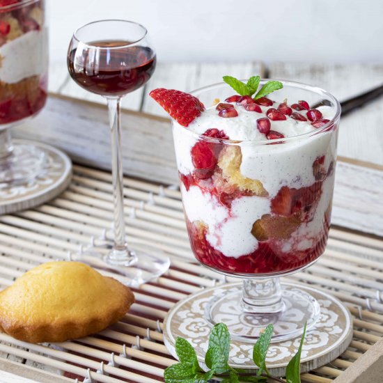 Trifle of madeleine cake