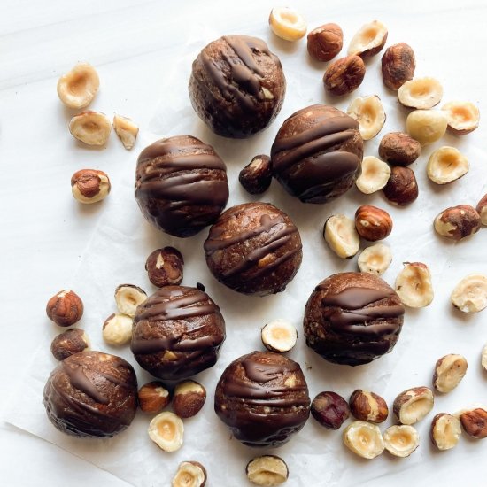 Chocolate Hazelnut Energy Bites