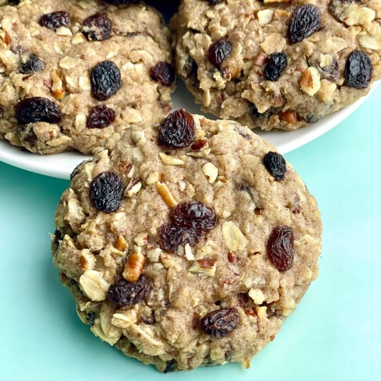 Chewy Oatmeal Raisin Cookies