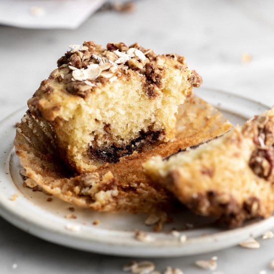 cinnamon muffins with oat streusel