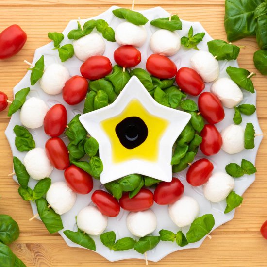 Caprese Appetizer Holiday Wreath