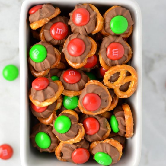 Christmas Chocolate Pretzel Bites