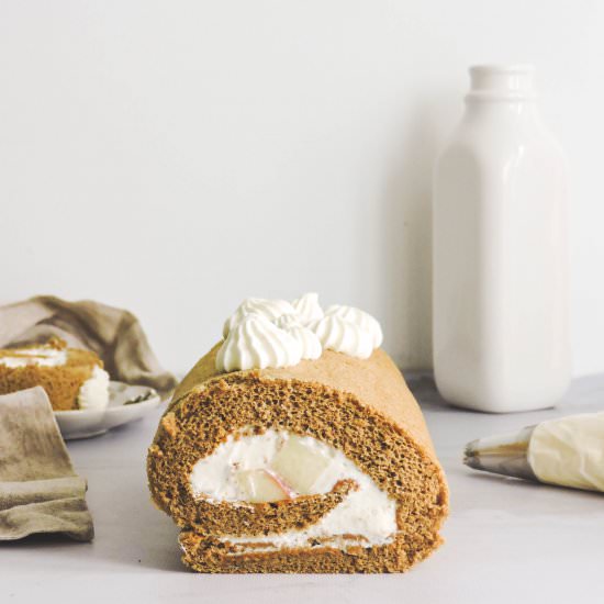 Hojicha White Peach Roll Cake