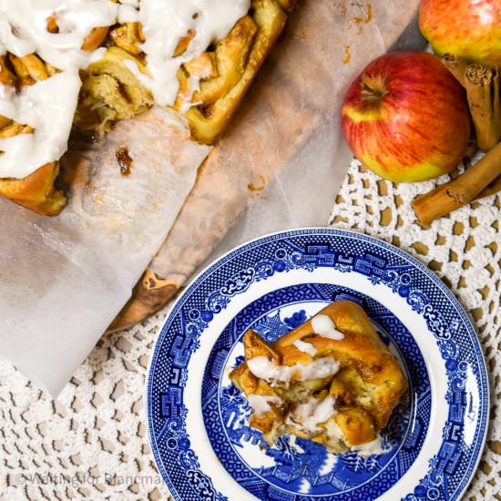 Apple Pie Cinnamon Buns