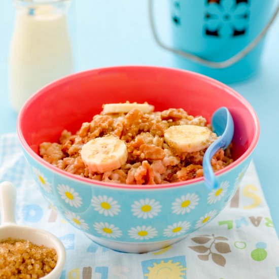 Oatmeal with banana and walnuts