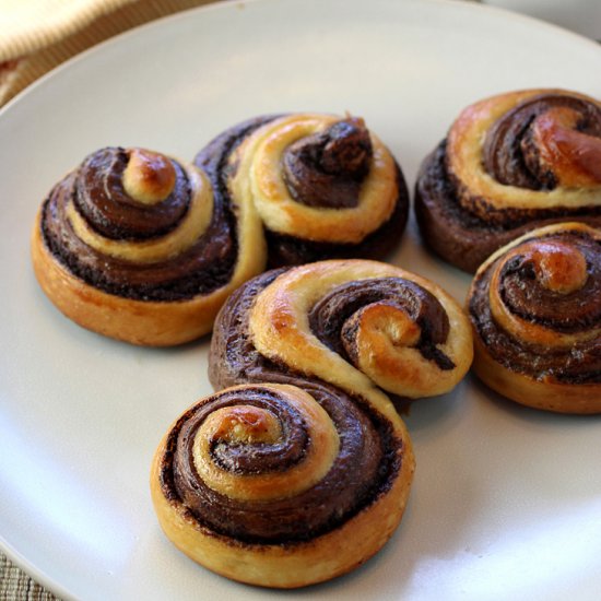 Chocolate brioche buns