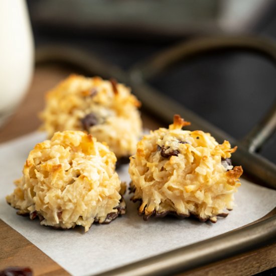 Coconut Macaroons with Chocolate