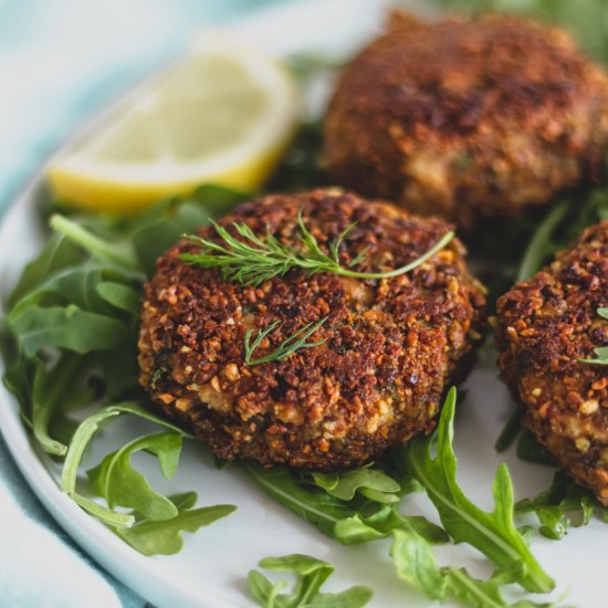 Pistachio Crusted Salmon Cakes