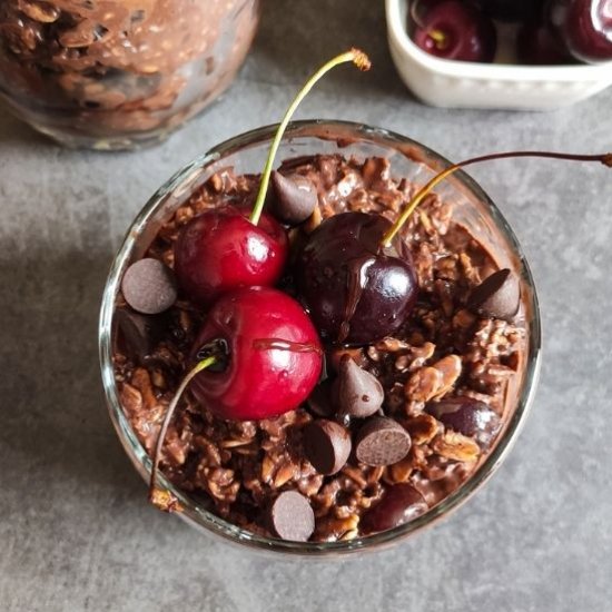 Chocolate cherry overnight oats