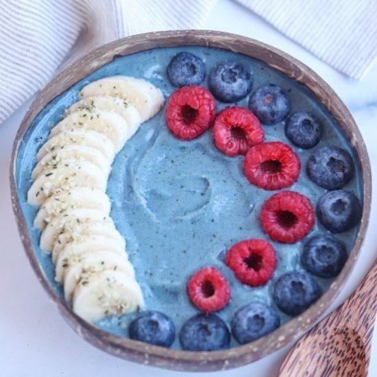 Blue Spirulina Smoothie Bowl