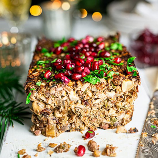 THE BEST VEGAN NUT ROAST & GRAVY