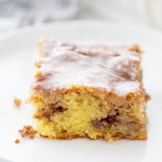 Easy Honey Bun Cake