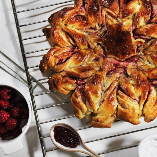 Raspberry star bread