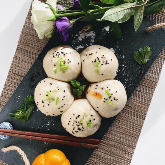 Sheng Jian Bao (Pan-Fried Pork Bun)