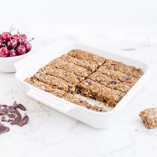 Dark Chocolate Cherry Granola Bar