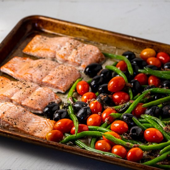 Tray Baked Salmon and Green Beans