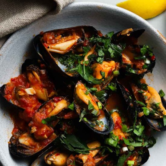 Mussels in Spicy Tomato Sauce