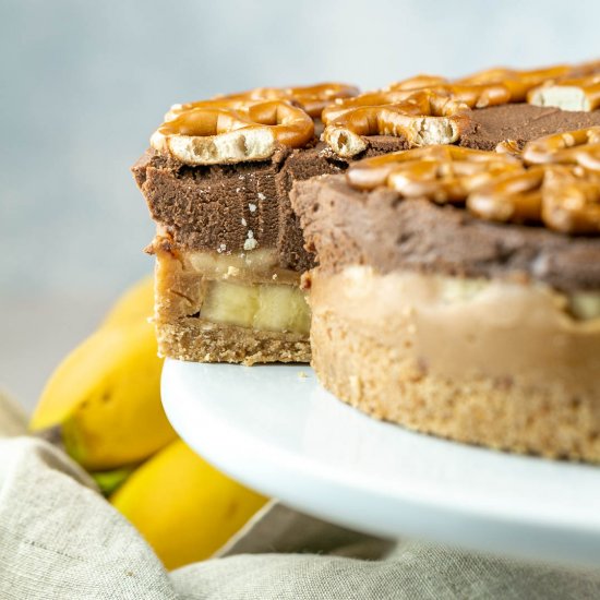 Peanut Butter Banana Pretzel Pie