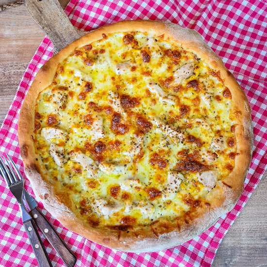 White Pizza With Chicken And Corn