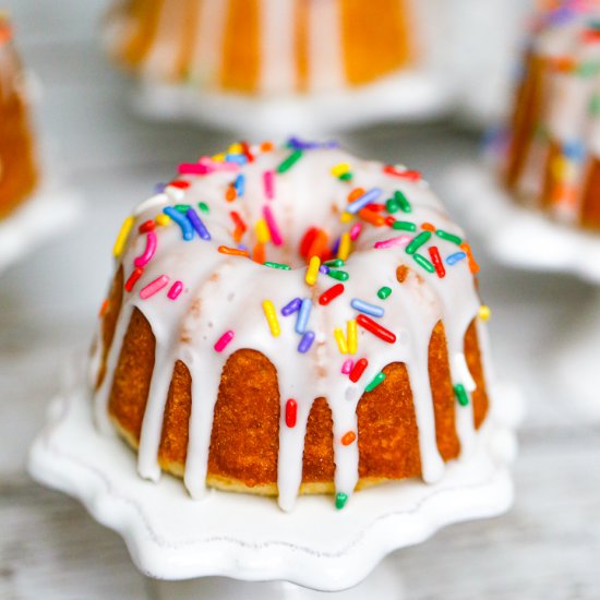 Moist Vanilla White Bundt Cakes