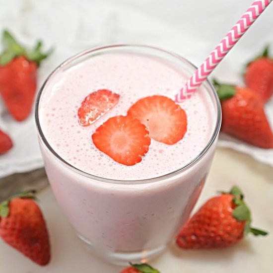 KETO STRAWBERRY CHEESECAKE SMOOTHIE