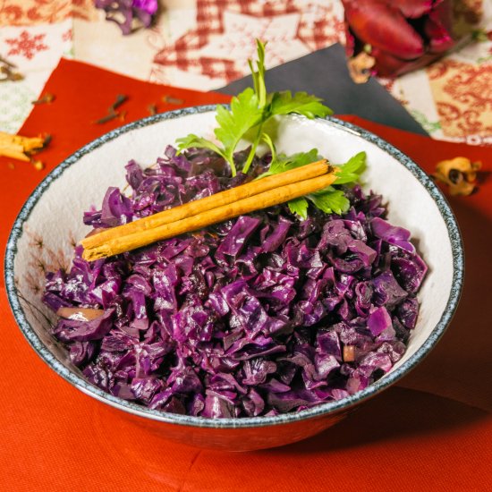 Christmas red cabbage with apple