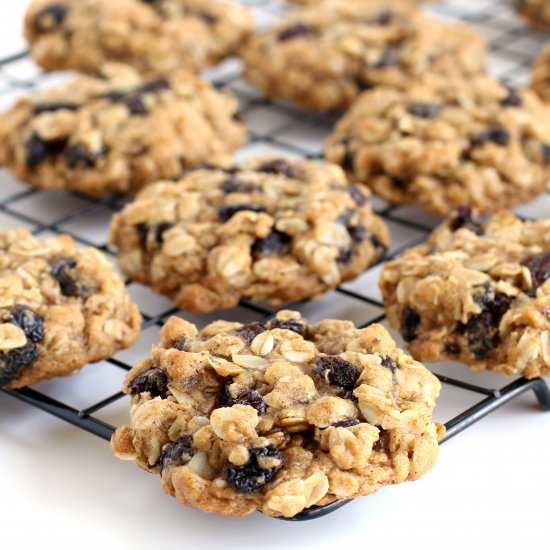 Chewy Oatmeal Raisin Cookies