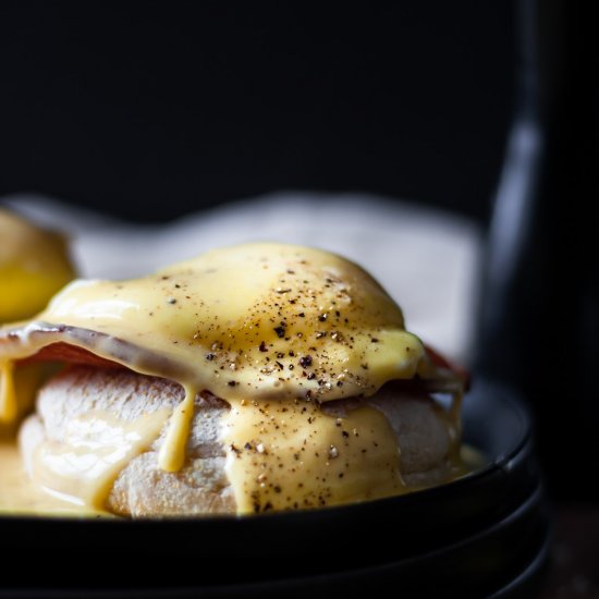 Eggs benedict