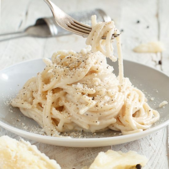 Easy One-Pot Pasta (Cacio e Pepe)