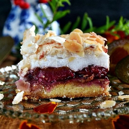 Shortcake with plums