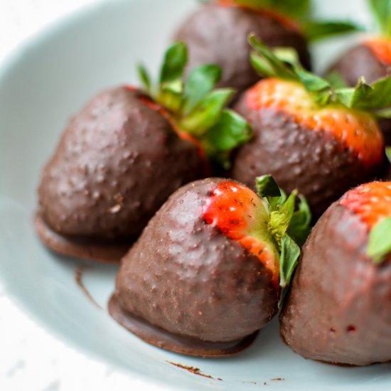 Healthy Chocolate Strawberries