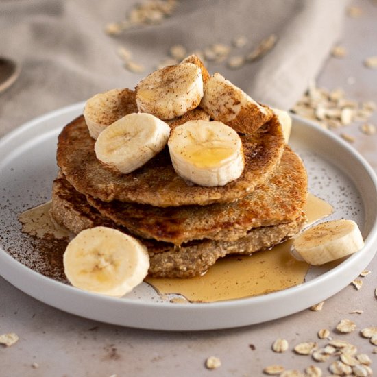 3 Ingredient Banana Oat Pancakes