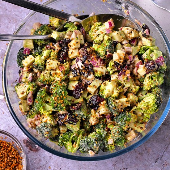 Vegan bacon and broccoli salad