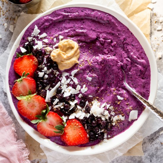 BERRY AND PB SMOOTHIE BOWL