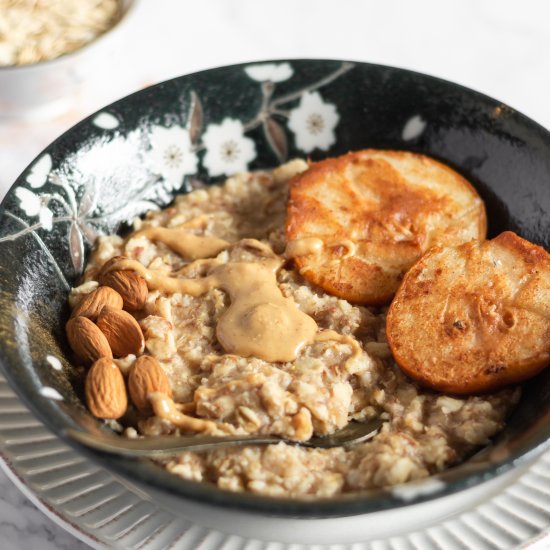 BAKED PEAR CINNAMON OATMEAL