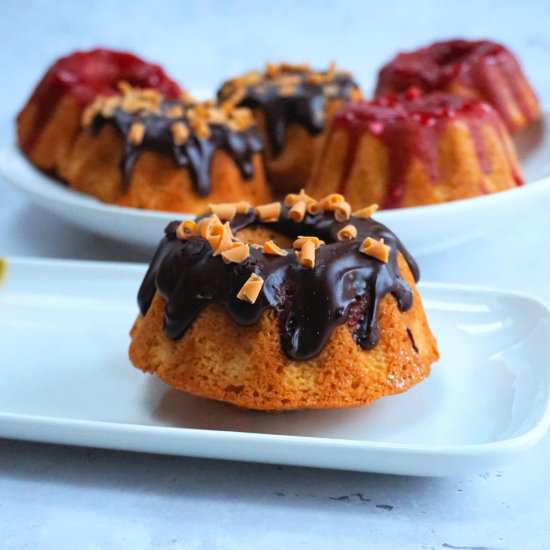 raspberry and chocolate teacakes