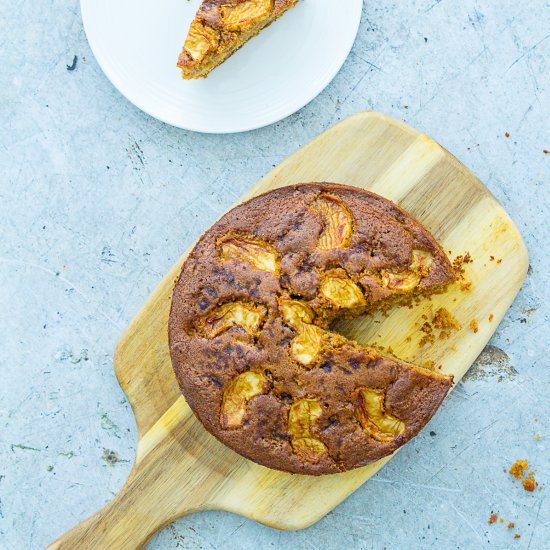 Easy Apple and Cinnamon Cake