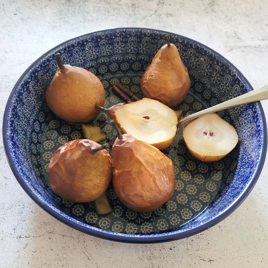 Pears from the oven with syrup