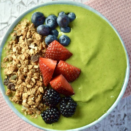 Pineapple & Ginger Smoothie Bowl