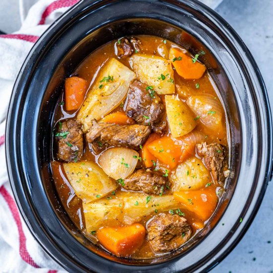 EASY SLOW COOKER BEEF STEW